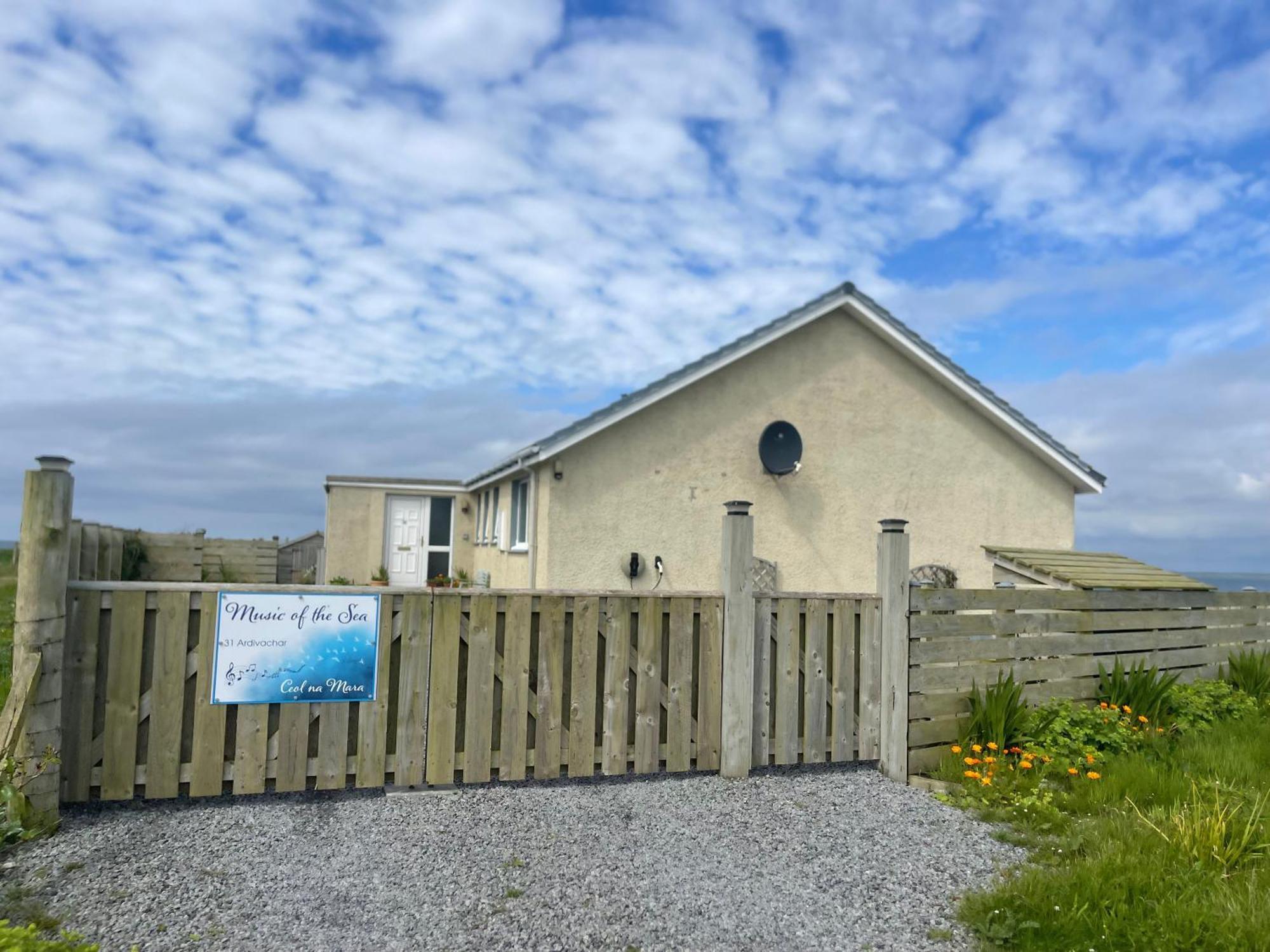 Music Of The Sea- Isle Of South Uist, Hs8 5Rf Apartment Clachan  Exterior foto